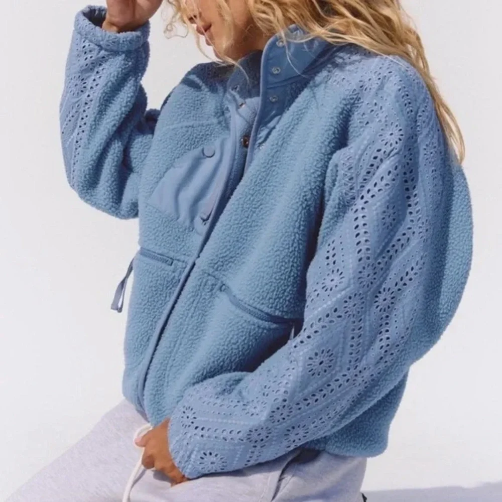 NWT Free People Hit The Slopes Fleece Eyelet Jacket Stone Washed Blue - Picture 2 of 6